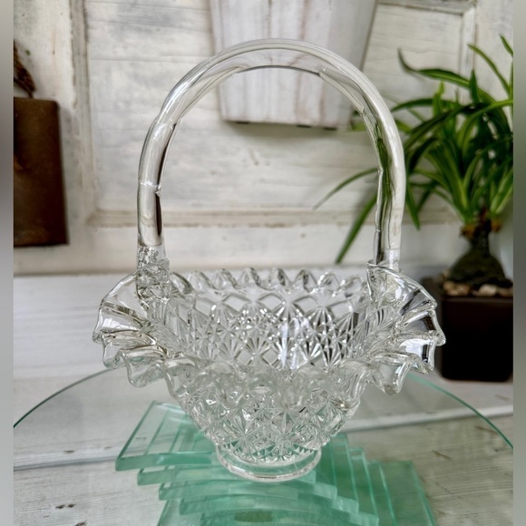 FENTON, ANTIQUE, CLEAR GLASS BASKET WITH FLUTED RIM. NO CHIPS OR CRACKS. - Picture 1 of 9